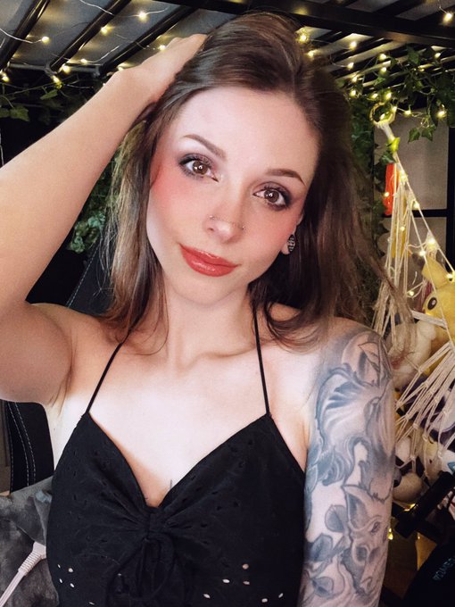 a lil bit (a lot 👀) late BUUUT gonna stream in a couple of minutes, come and join us ! 🥰 https://t.co/TM017DRQhB  #gamergirl<a href="/tag/inkedgirls"class="tags"><span>#inkedgirls</span></a><a href="/tag/gamer"class="tags"><span>#gamer</span></a><a href="/tag/tattooedgirls"class="tags"><span>#tattooedgirls</span></a><a href="/tag/gamergirl"class="tags"><span>#gamergirl</span></a><a href="/tag/altgirl"class="tags"><span>#altgirl</span></a>