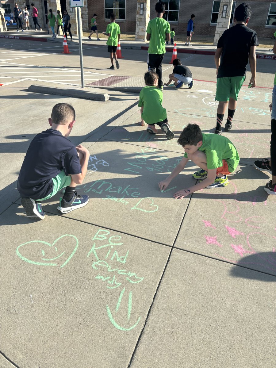 cherrerakisd's tweet photo. Our RDR students were busy today! We cleaned up outside the school, wrote encouraging messages and ran our mile! So proud of this group! #bengalpride https://t.co/xmYDMSOXXe