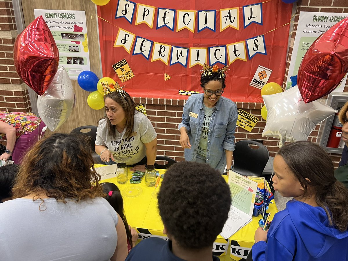 CISDSpSvcs's tweet image. Happening now: CISD STREAM Night is in full effect! Come by the Special Services table for a sweet treat! 💙💛 #WeAreChannelview @ChannelviewISD