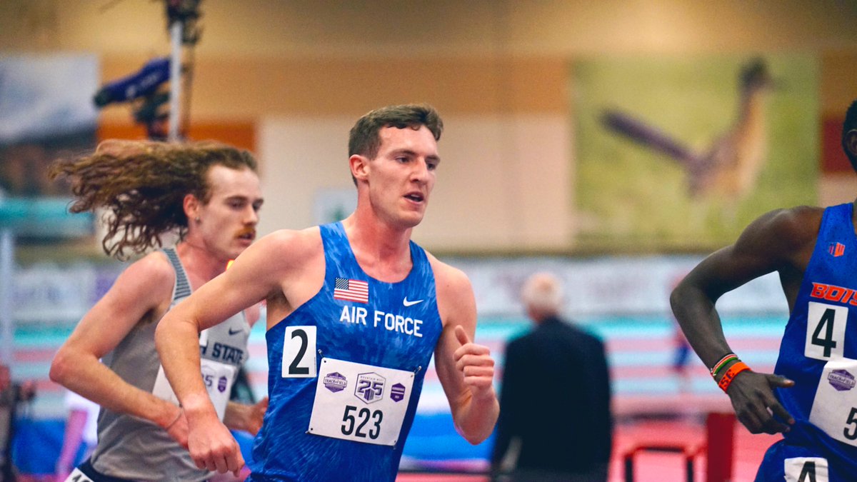 Another event, another medalist! Eli Bennett clocked a time of 14:13.92 to take third in the 5000-meter run!