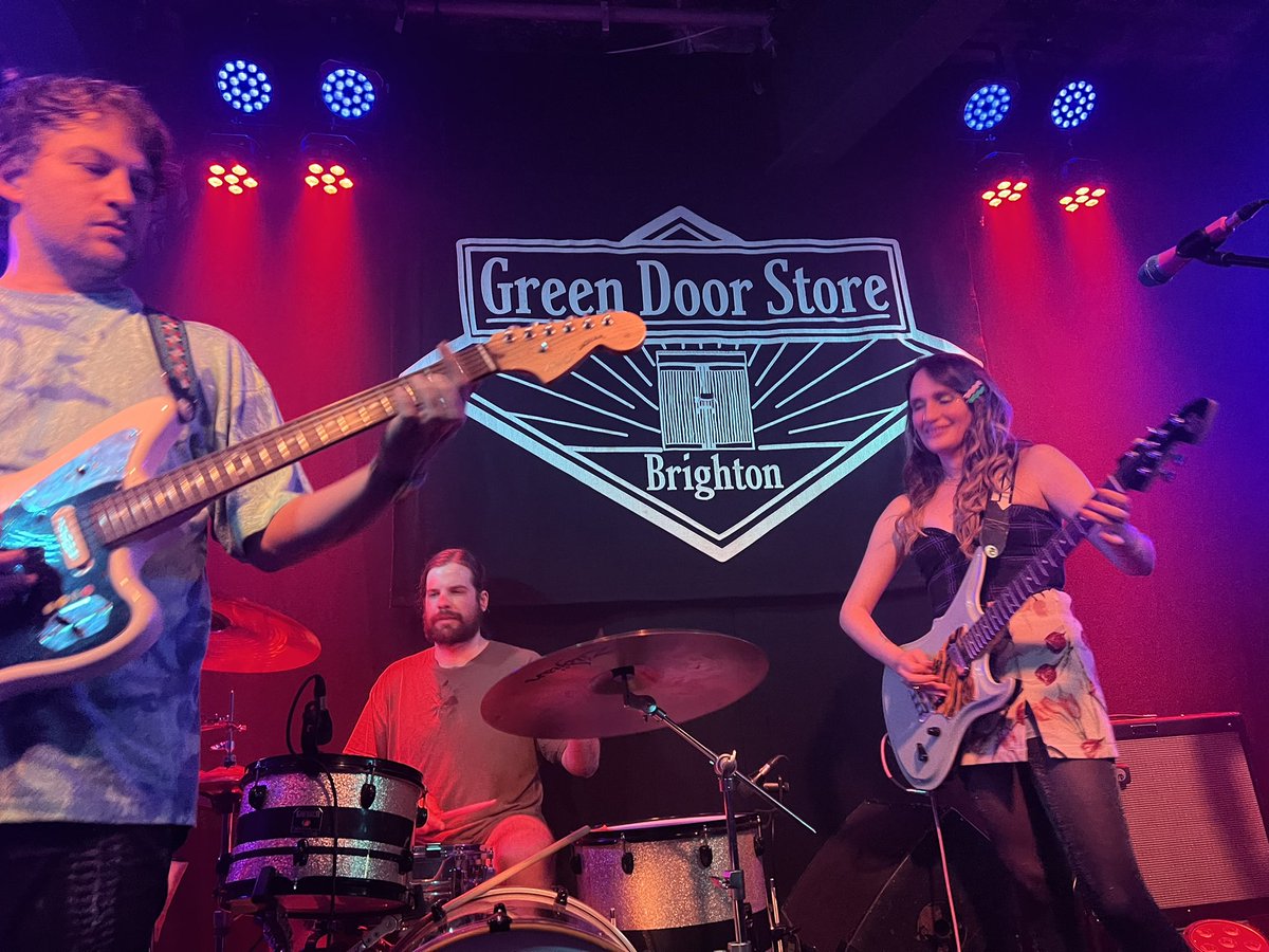 kamgigs's tweet image. caught up with @speedyortiz @sad13 at @greendoorstore as part of their 🐇🐇 tour playing songs from their latest album as well as some classics, support was from @SlimyBench @joyconcerts #speedyortiz #sadiedupuis #kamgigs