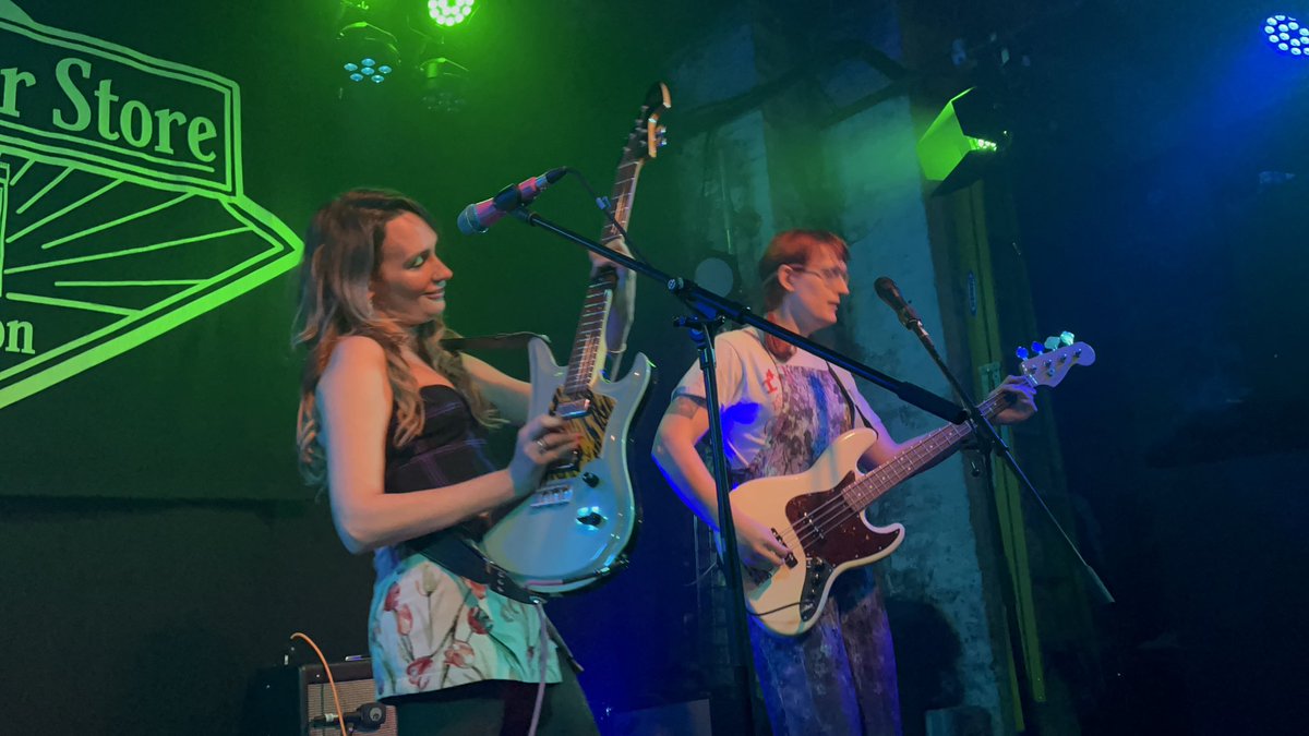 kamgigs's tweet image. caught up with @speedyortiz @sad13 at @greendoorstore as part of their 🐇🐇 tour playing songs from their latest album as well as some classics, support was from @SlimyBench @joyconcerts #speedyortiz #sadiedupuis #kamgigs