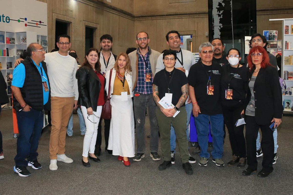 📚 ¡Asiste! El Dr. José Antonio De los Reyes Heredia, rector general, encabezó hoy la ceremonia inaugural del stand 100 de la Feria Internacional del Libro del Palacio de Minería 2024. Medio siglo de páginas, que tendrá un programa amplio de actividades, con una oferta de mil 800