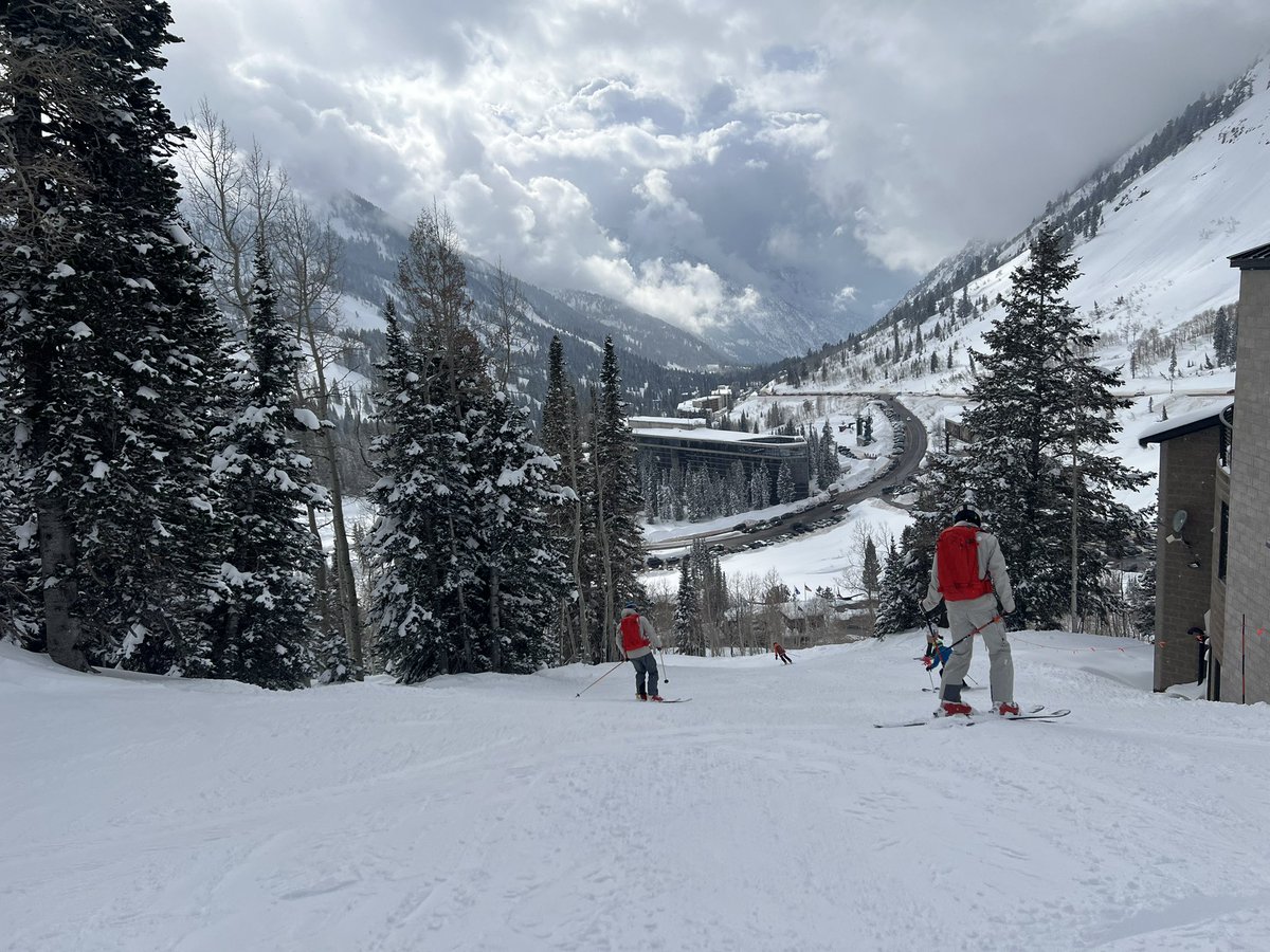 kapowder's tweet photo. @PCski @BrightonResort @SkiUtah @SolitudeMTN @UACwasatch @AltaSkiArea We diddddd ittttt!
One tram lap @Snowbird and that makes 6 resorts in one day.
@SkiUtah
#InterconnectTour https://t.co/HL687lbmpl