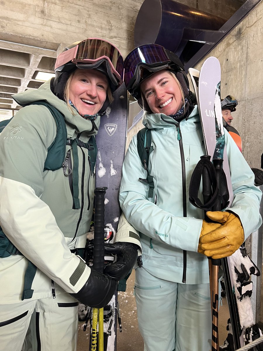 kapowder's tweet photo. @PCski @BrightonResort @SkiUtah @SolitudeMTN @UACwasatch @AltaSkiArea We diddddd ittttt!
One tram lap @Snowbird and that makes 6 resorts in one day.
@SkiUtah
#InterconnectTour https://t.co/HL687lbmpl