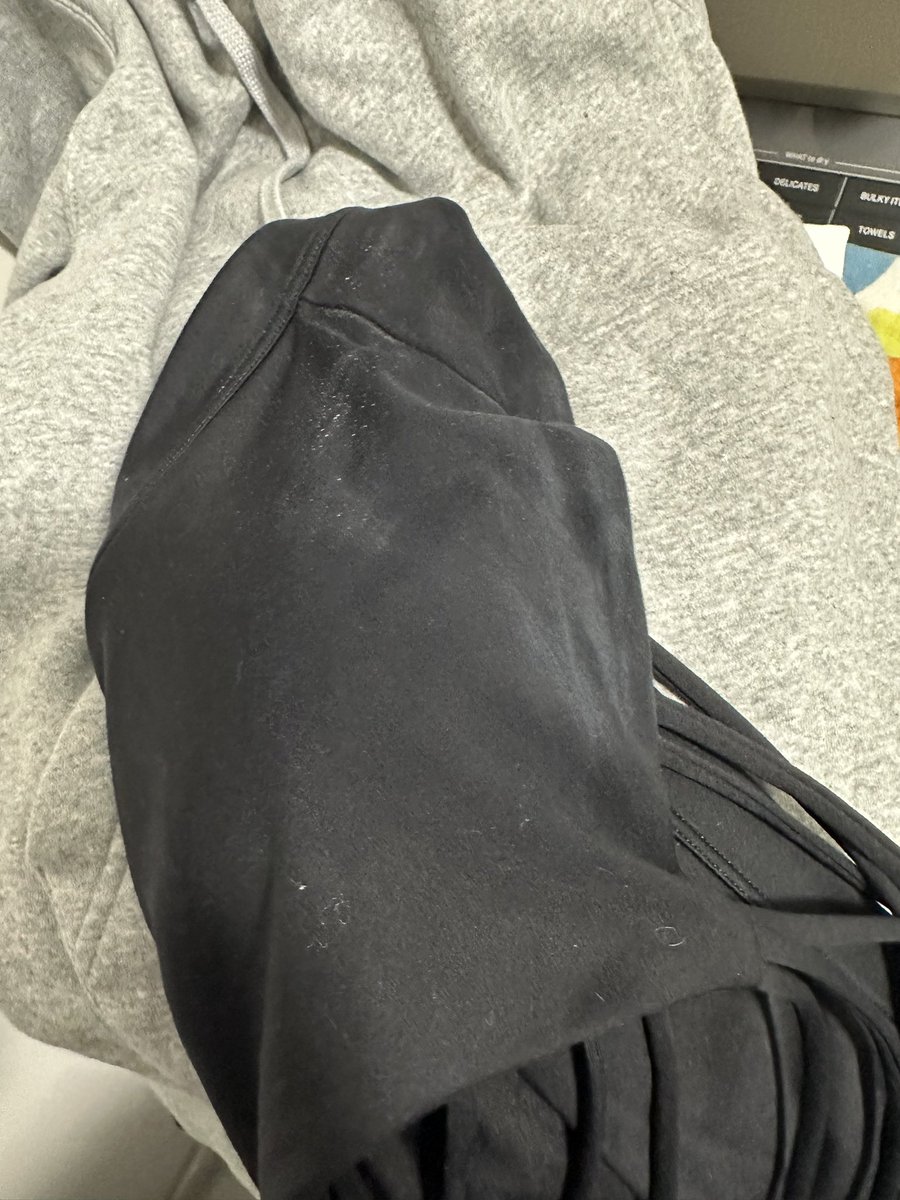 jennypennysmurf's tweet photo. @Whirlpool_CA @PopSci Don’t believe this!  I’ve had this washer for 2 months and it’s absolutely horrible!!! Leaves detergent all over your clothes so it clearly doesn’t wash properly 🤬 https://t.co/CnfTbwxvLx