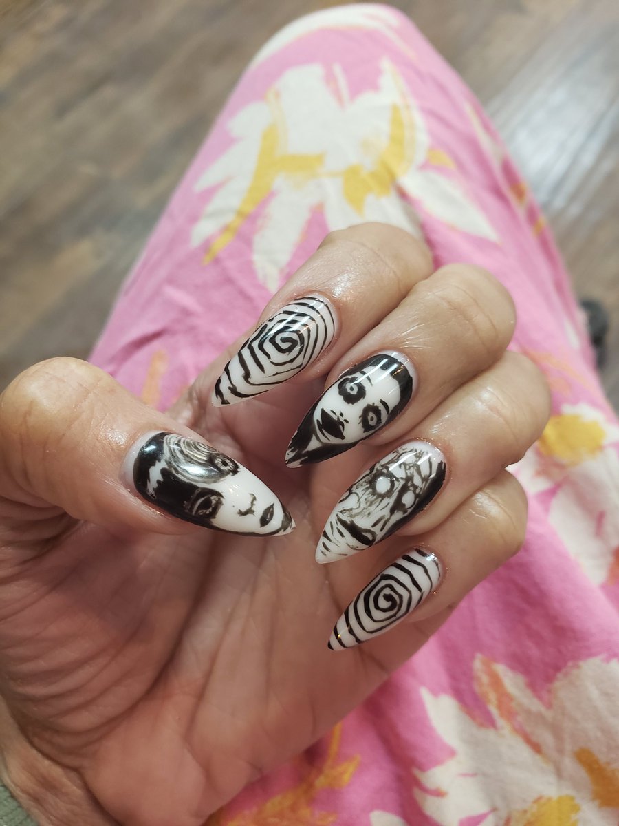 NinokunrieTV's tweet image. New nail artist confirmed - JUNJI ITO NAILS!!!