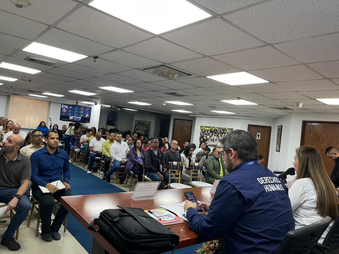 Derecho_paz's tweet photo. Hoy hemos debatido las propuestas en materia penitenciaria para el impulso de la 3T del Plan estratégico 7T-2030 junto al Vpdte. Sectorial AJ. @CeballosIchaso1 desde la sede de nuestro Mppsp en Caracas. https://t.co/QdtwJyECoZ