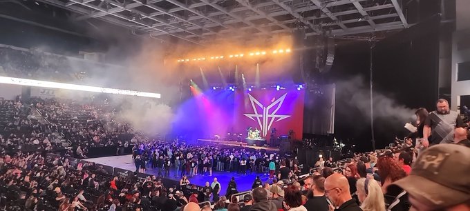Also club seats are the only way to go.  Holy fuck and they were cheaper than floor seats?! Um no brainer<a href="/tag/realloyalfans"class="tags"><span>#realloyalfans</span></a>