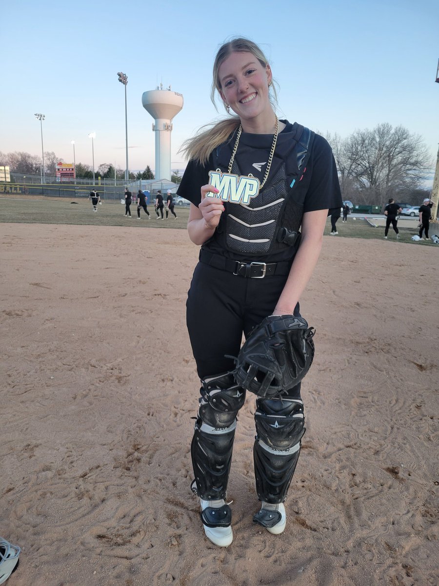 The MVP Chain makes its way to Colorado First-Year <a href="/MakaylaFowler23/">Makayla Fowler</a>! 🏅
Recognized for her positive attitude, she is always FUN to be around and never has a bad day! ⚡️🥎⚡️
Congrats, Makayla!
Work Hard! Play Hard! #RollStorm