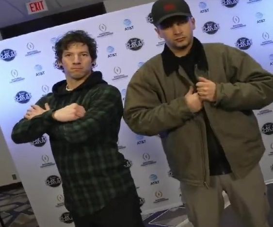 CLIKKIES, y si hago un hilo de “clikkies a los que deberías seguir para sentirte más integrado al fandom”?? SI QUIEREN ESTAR EN EL HILO COMENTEN SUS @!!