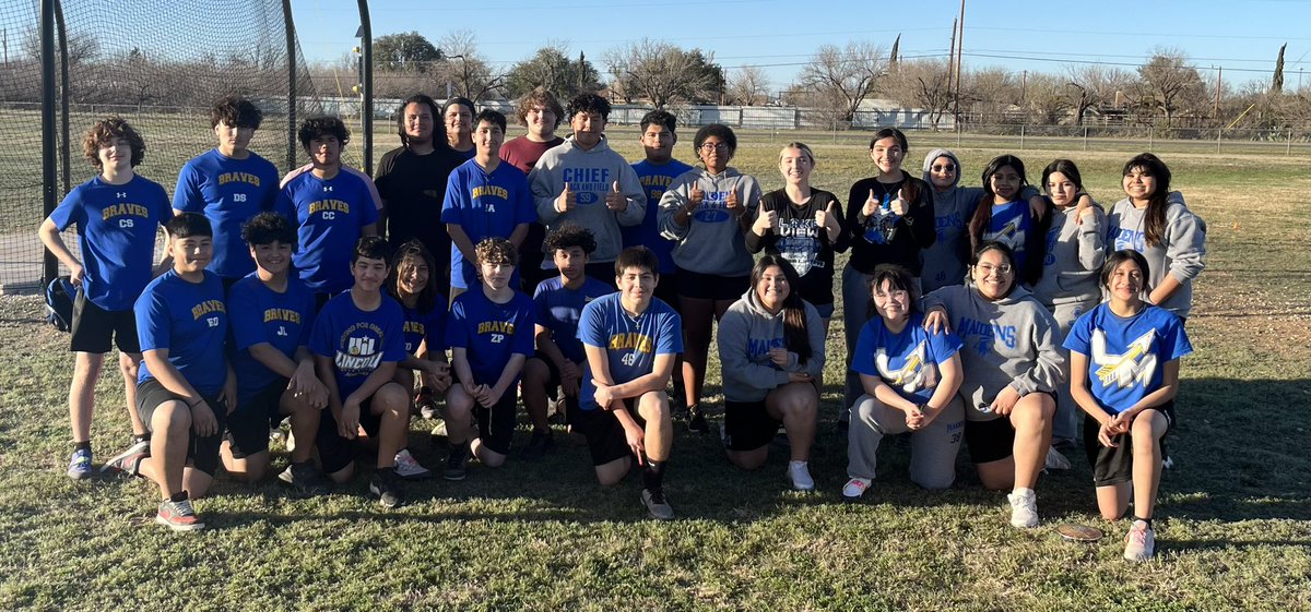 LMSBoysath's tweet photo. Big Thank you and good luck to the @LV_CHIEFS_TRACK @LV_Maiden_Track  for coming out to throw and work with the MS Braves and maidens. Good luck tomorrow at your meet. #northsidepride #northsidestrong #lmsstromg https://t.co/hmP6RioKGm