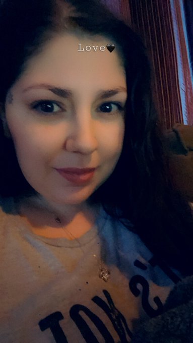 Just a selfie since I haven&rsquo;t posted one in forever. https://t.co/zfdJ8ii9V9