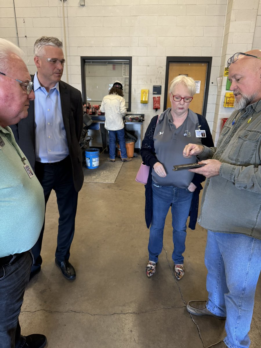 Board members Mary Watkins and Jeff Burton stopped by today for a tour of the welding lab and to learn more about this thriving CTE program. They got to examine some welds to better understand what students have to do to pass industry certification tests. #CTEMonth @leisd