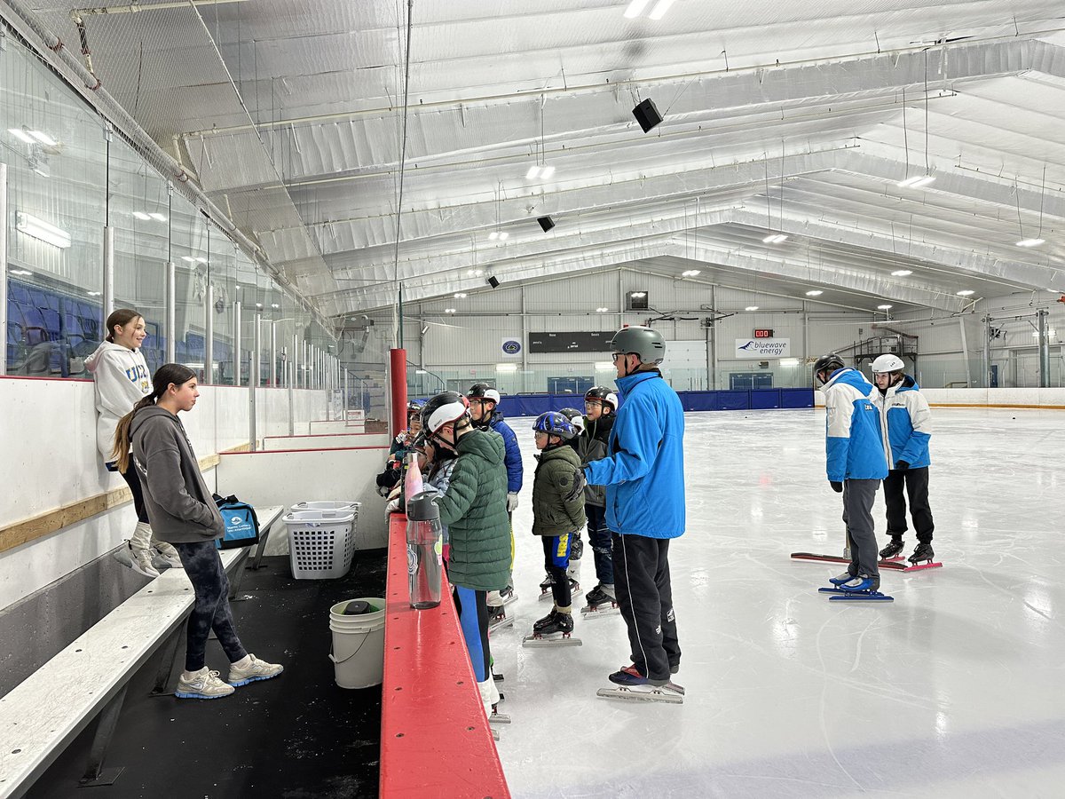 HFXSpeedSkate's tweet photo. HRSSC members Hayley and Adalyn shared their ISU national championship experience to our younger skaters today and showed them their metals, inspiring the next generation of skaters. We are so proud of Hayley and Adalyn!!
Special thanks to Coach CJ!
#speedskating
#speedskatingns https://t.co/EinCpPePBu