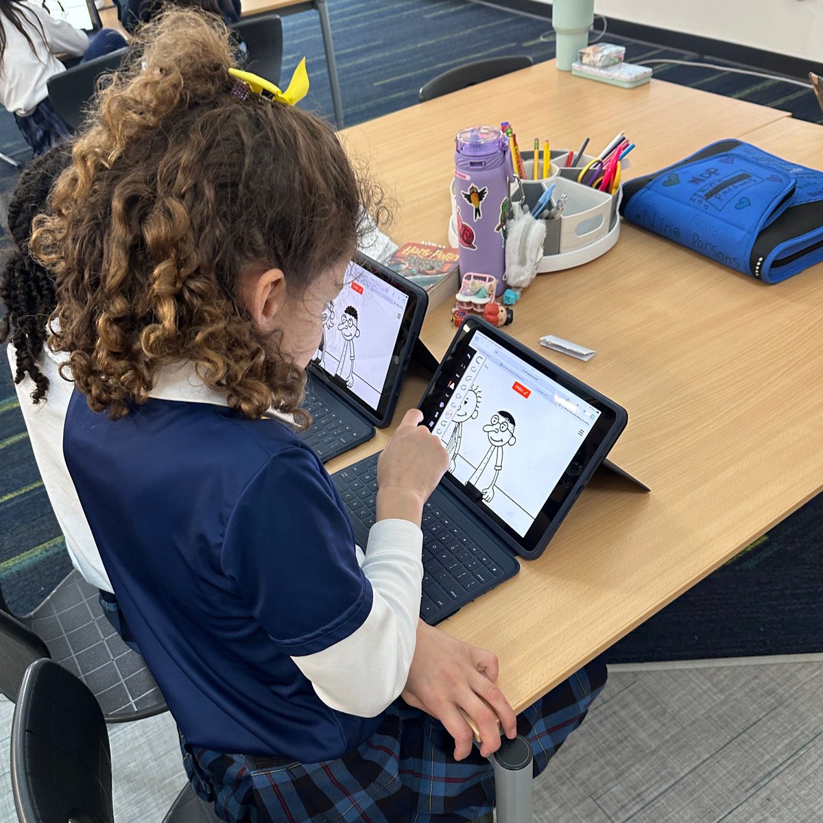 DCDSchool's tweet photo. What elementary-aged student doesn't love Diary of a Wimpy Kid? Our third graders were able to not only draw cartoons like @wimpykid, but thanks to @BookBreak4Schls they were able to virtually meet him! #DCDSFun #DCDSReads https://t.co/5XLEBnP2HQ