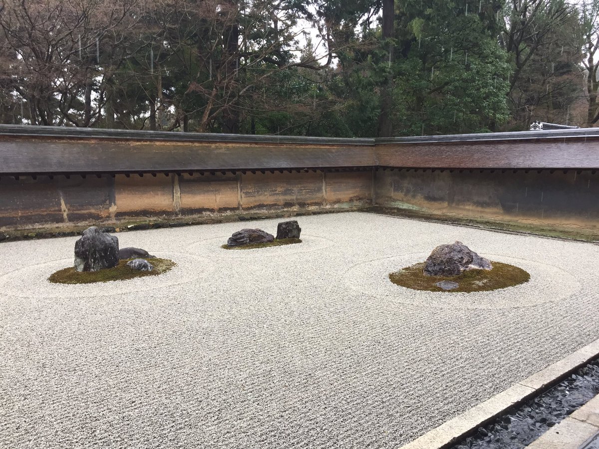 toraji_sakura's tweet photo. なぜか京都へ。
雨の龍安寺、何年ぶりか… https://t.co/Abrn28x41Q