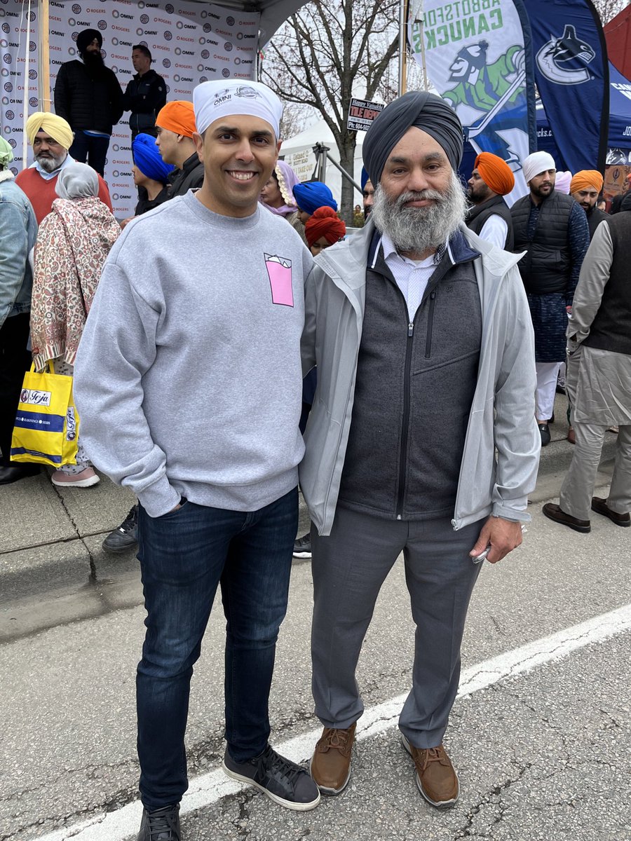 Behind every kid’s @NHL dream is the sacrifice of their parents. This is Arshdeep Bains’ father Kuldip, who is at every one of his son’s home games along with his wife Harvinder. Tonight, he’ll watch his son make his NHL debut in Denver. Congratulations to the Bains family 🙌🏾