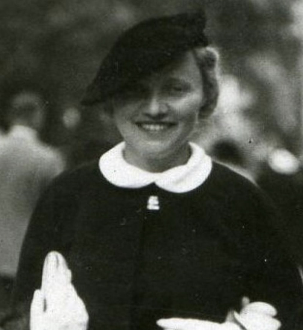 AuschwitzMuseum's tweet image. 21 February 1906 | A Czech Jewish woman, Greta Beamtova, was born. 

On 8 July 1942 she was deported from Olomouc to the Theresienstadt ghetto, and on 28 October 1944 deported to #Auschwitz. She was murdered in a gas chamber with her sons Karel and Pavel.