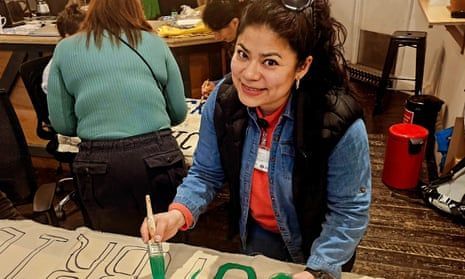 CorpWatch's tweet image. Devonshires Solicitors in London, UK, sued after migrant worker fired for eating a £1.50 tuna sandwich that she thought would be discarded. "Just because we clean their dirt, does not mean they can treat us like dirt."

#ProtectAllWorkers

buff.ly/49jYFeN