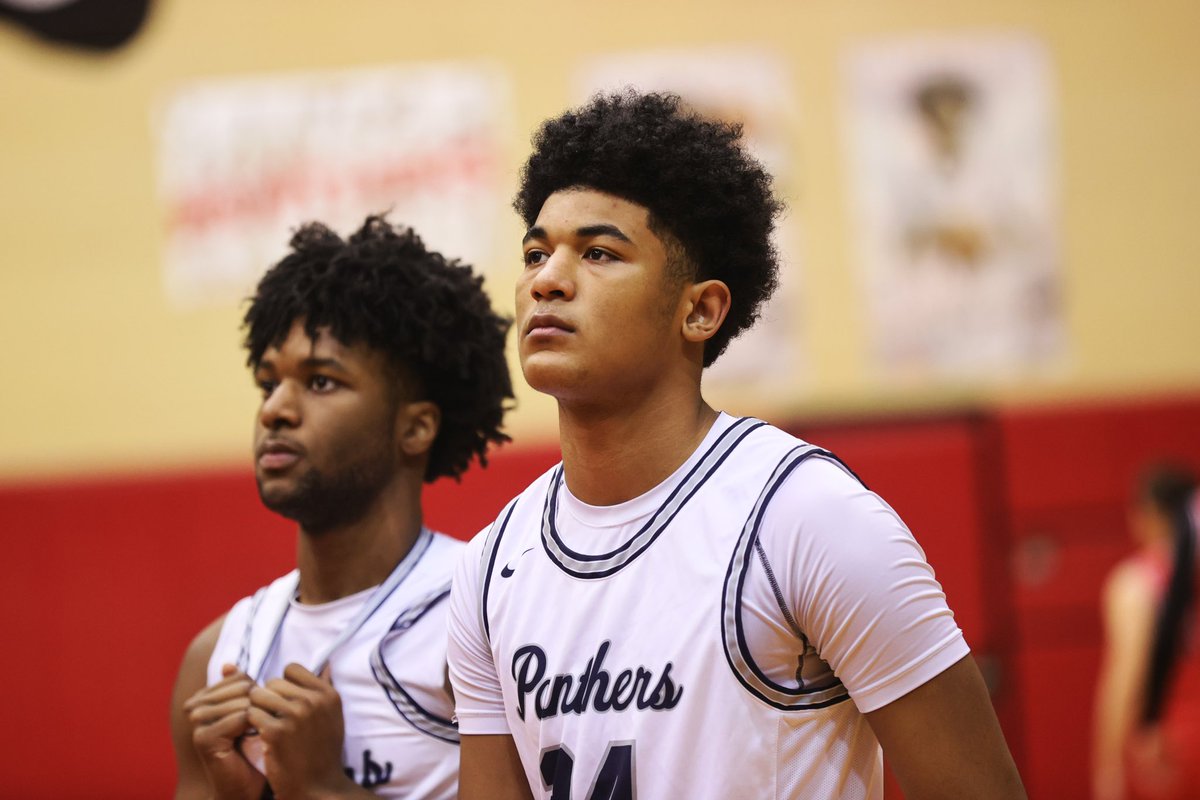 mitchell_wende's tweet photo. Andrew, Ke, Aiden… I have so much love  for you.
It’s not always easy to have a freshman join your team your Senior yr. But you guys made room for him to be him. You three lead w/grace, patience, strength, kindness &amp; love. Thank you Seniors ❤️I will always be cheering for you!!! https://t.co/lpn59E3TCD