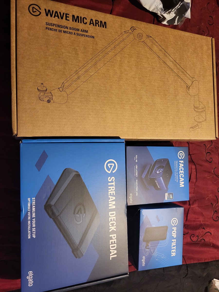 TheMaineDad's tweet photo. Big Thank You to @ToeKneeTM for the awesome raid and for annihilating my Impossible WishList! 
You're a Damn Legend.
What a huge edition to my @elgato streaming gear. This is a huge upgrade! Can't wait to go live tomorrow at 11am CST for Season 50 MOS Launch
#WishlistsDoComeTrue https://t.co/ooEkToKl26
