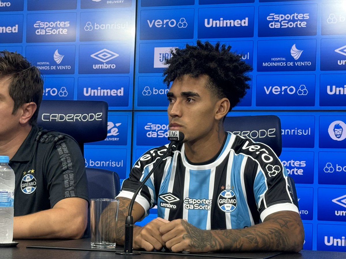 FBITricolor's tweet photo. A DISCUSSÃO DA SEMANA

Qual seria o teu meio-campo pro GREnal? Com Cristaldo ou com Du Queiroz? https://t.co/7qKbq8IXti