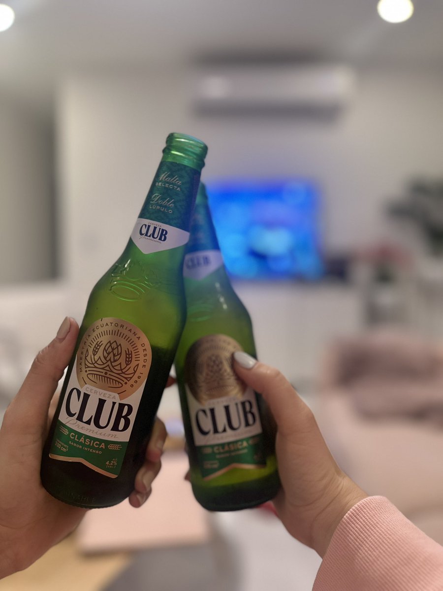 Nikkimackliff's tweet photo. TOP 8 y la mystery box más sabrosaaaaaaa🍻  #MCCelebrityEc #Clubpremium  @ClubPremiumEc https://t.co/gfFOUaOCqs