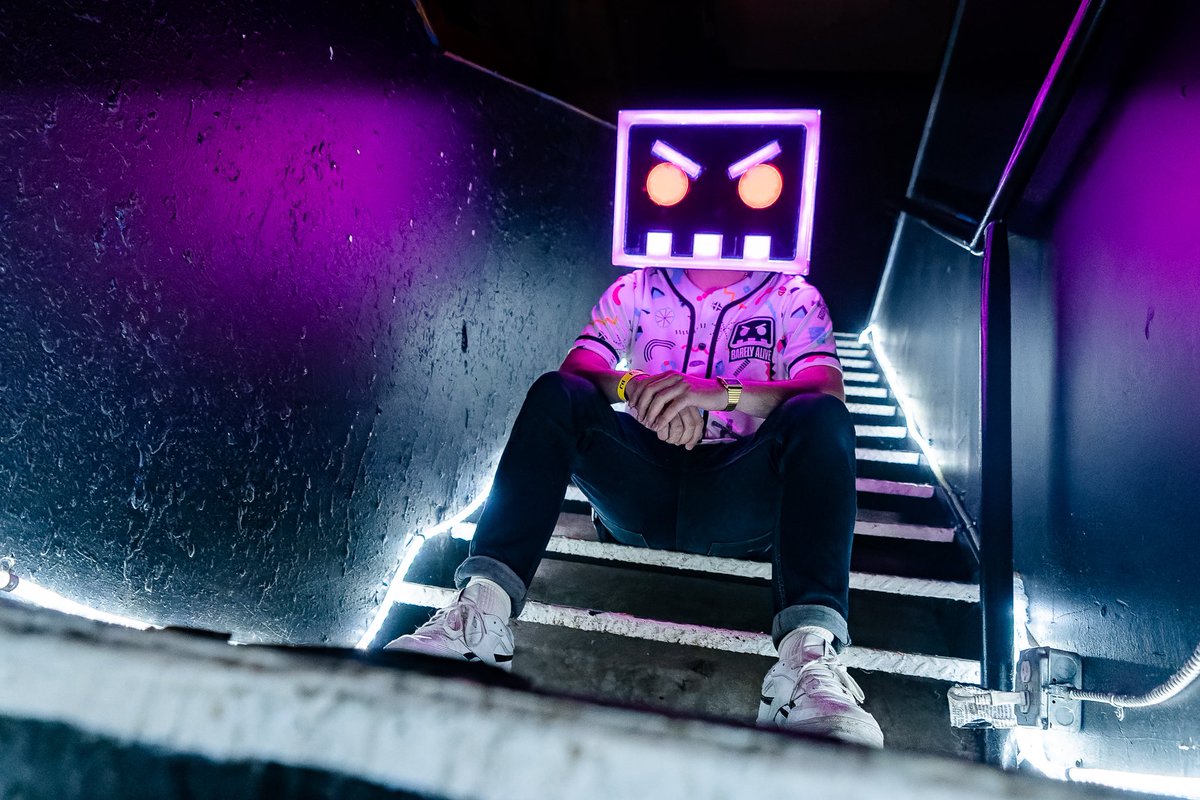 WHOSE READY FOR A CONTEST !?
<a href="/BARELYALIVEUS/">WATT</a> is giving away 2 jerseys to 2 lucky attendees of the show 🔥
Check out our Instagram for entry!The winner will be announced Thursday at 8:30pm