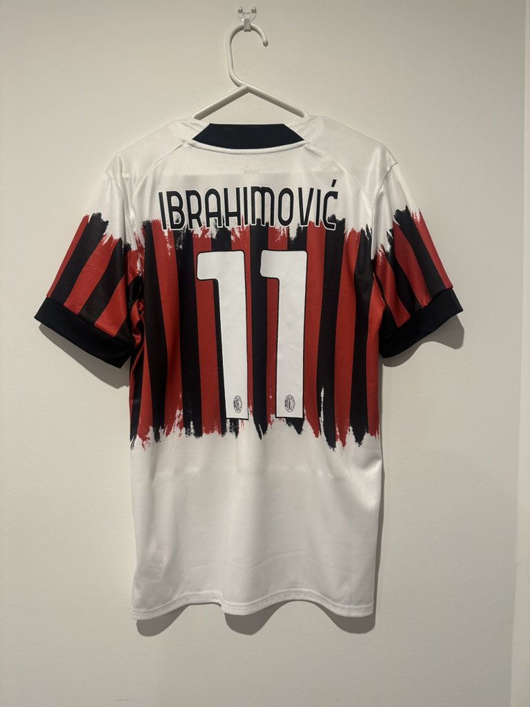 classickitroom's tweet photo. TWO BEAUTIES LOOKING FOR NEW HOMES

-AC MILAN X NEMEN 2021/22 FOURTH
IBRAHIMOVIC 11

-NIGERIA 2020 HOME
VAPORKNIT

BOTH BNWT
BOTH MEDIUM

$200 EACH OR TAKE BOTH FOR $330 shipped https://t.co/UME3rkVL6P