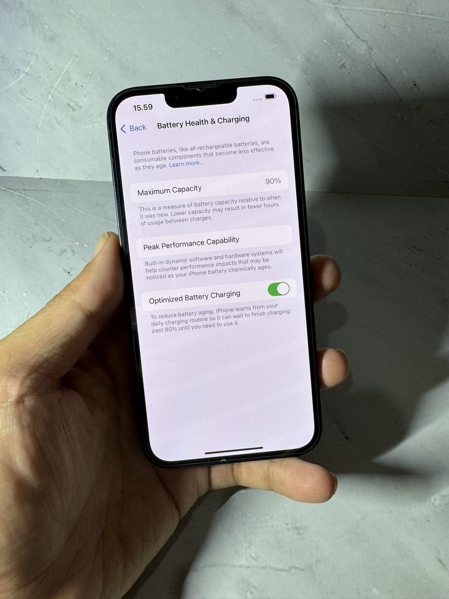 bhaguz_403's tweet photo. Permisi Twitter dijual iPhone 14 nih. 😎
Spek iPhone 14 Black 128GB. 
Resmi 🇮🇩 pastinya sinyal aman, unit mulus. Garansi April 2024.
Kelengkapan unit + kabel. Bonus tempered depan belakang + case.

Harga 10.8 jt aja bungkuuus. Minat DM alamat cek ongkir. Bantu RT ya thank you 🙏🏼 https://t.co/Aun2tX69yE