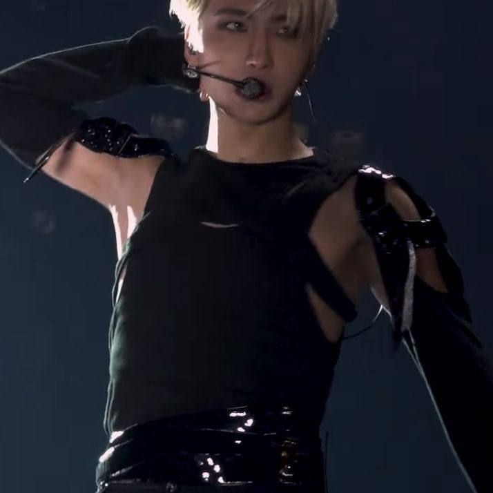 thinkingabtpsh's tweet photo. SOTD ( seonghwa of the day ) https://t.co/gFp5kke5Nw
