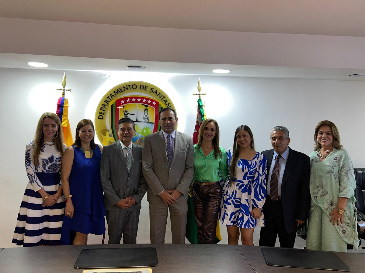 CAS_SANTANDER's tweet photo. #AgendaCAS
En Bucaramanga, el Dr. Raúl Durán Parra asumió el cargo como nuevo Director General de la Corporación Autónoma Regional de Santander, en una ceremonia que contó con la presencia del Gobernador de Santander, General (r) Juvenal Diaz Mateus. https://t.co/6XDLR8iKGE