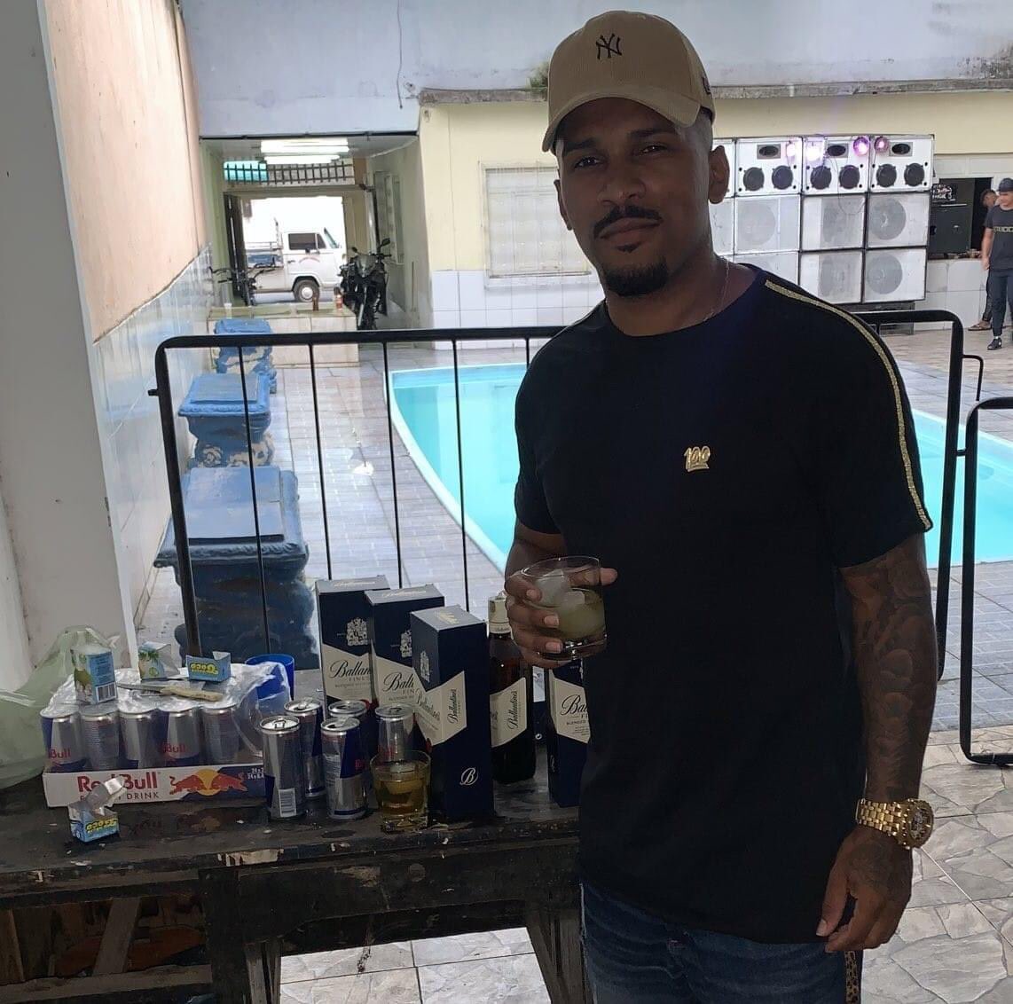 Pequenoponei22's tweet photo. Te levarei sempre cmg, sempre um pelo o outro e você era sempre por mim, te amo irmão sdds de você tá demais, nunca imaginei em te perder em te deixar naquele lugar, você ser foi e levou a metade de mim, todos os dias eu choro pensando em você, que sdds 😭🥀 https://t.co/xX2gjmvWod