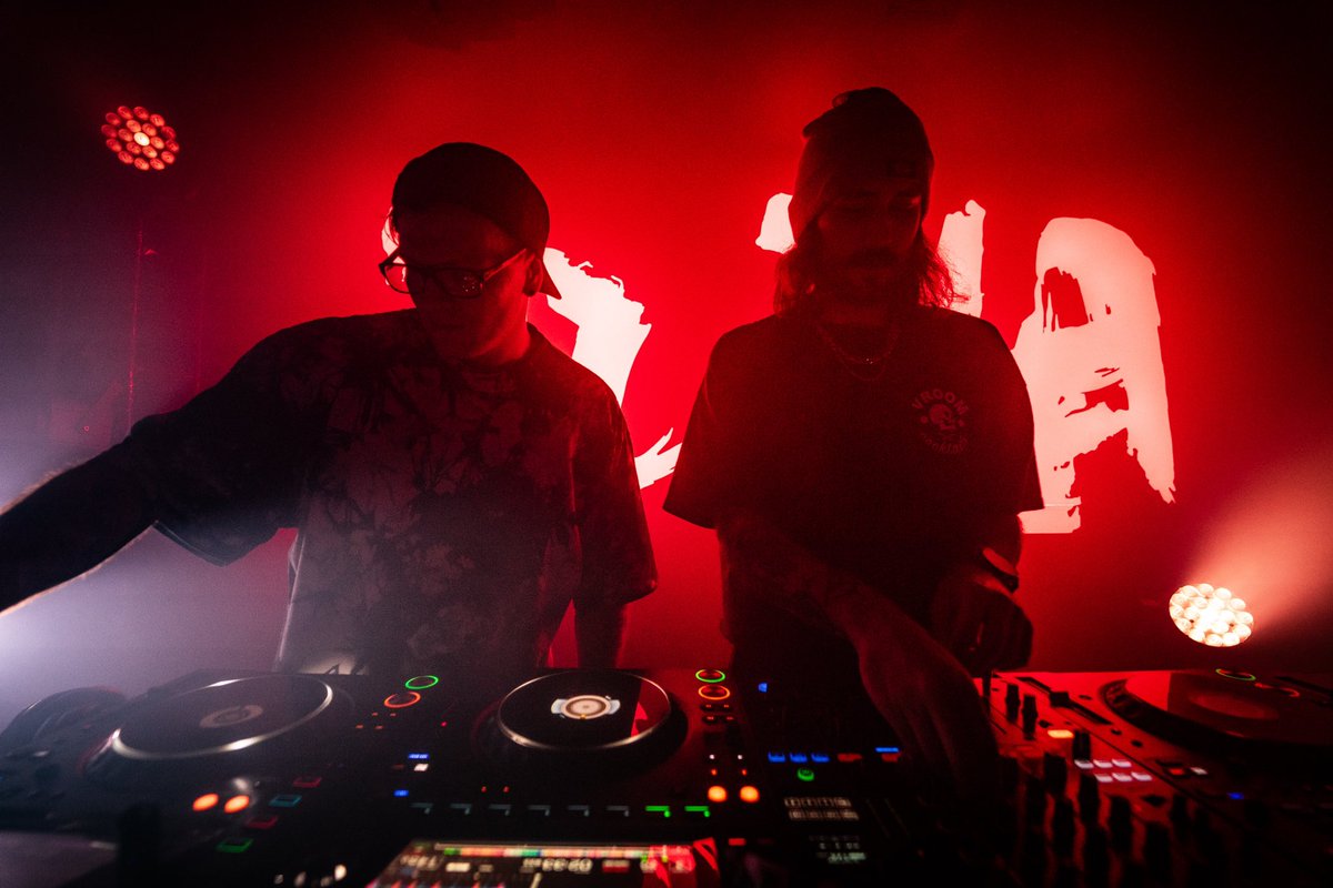 Contrary to popular belief, turtle and octopus go hand in hand 🐙🐢

Clips on the way. You know the drill.