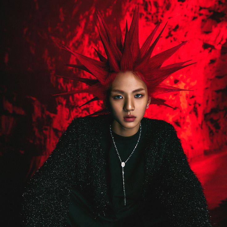 gyuvinalt's tweet photo. acho muito engraçado kpoper reclamar de coisa básica no kpop, quando eles mesmo transformaram eles nisso, não aguentam uma maquiagem douyin e um cabelo espetado, vão aguentar a volta dos conceitos antigos sim confia https://t.co/8zR7pEsQyD