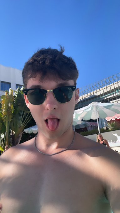 Hey, repost if you could use this tongue ? https://t.co/Tdlm3VnaHl