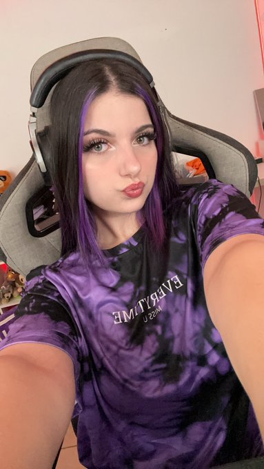 Co-stream de #LLA ya empezamos 🔥 vengan a ver los partidos conmigo 🥰 https://t.co/MQwEjXDThR https://t<a href="/tag/lla"class="tags">#LLA</a>