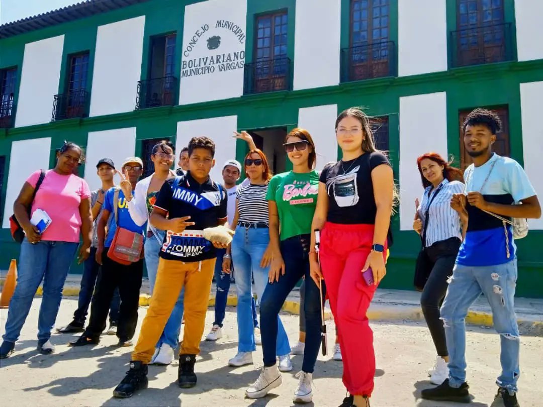 CENAFotografia's tweet photo. ✨#Cenaf núcleo La Guaira continúa este martes #20Feb, con el III Curso Integral de Fotografía Digital con Dispositivos Móviles, desde la Biblioteca Pública Central "José María España" de la Ciudad Histórica de La Guayra.
📸 @zuluetapacheco1
#UnidosSeConsolidaLaPatria https://t.co/Cm1XVBvIqK
