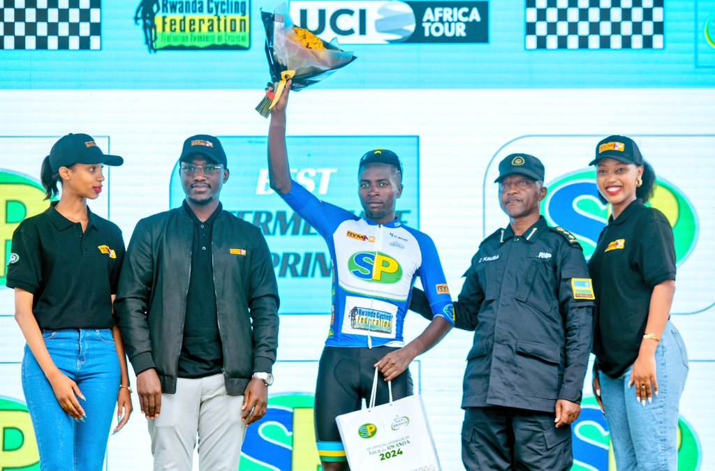 tour_du_Rwanda's tweet photo. #TdRwanda2024 Stage 3
Podium Photos & Results
Intermediate Sprints sponsored by @SPRwanda
🥇@DidierMbappe ( #Rwanda) 14pts
🥈Yoel Habteab ( @bikeaid) 14pts
🥉Shemu Nsengiyumva (May Stars) 12pts
#SpStations #SPRwanda https://t.co/cE7LfepEsB