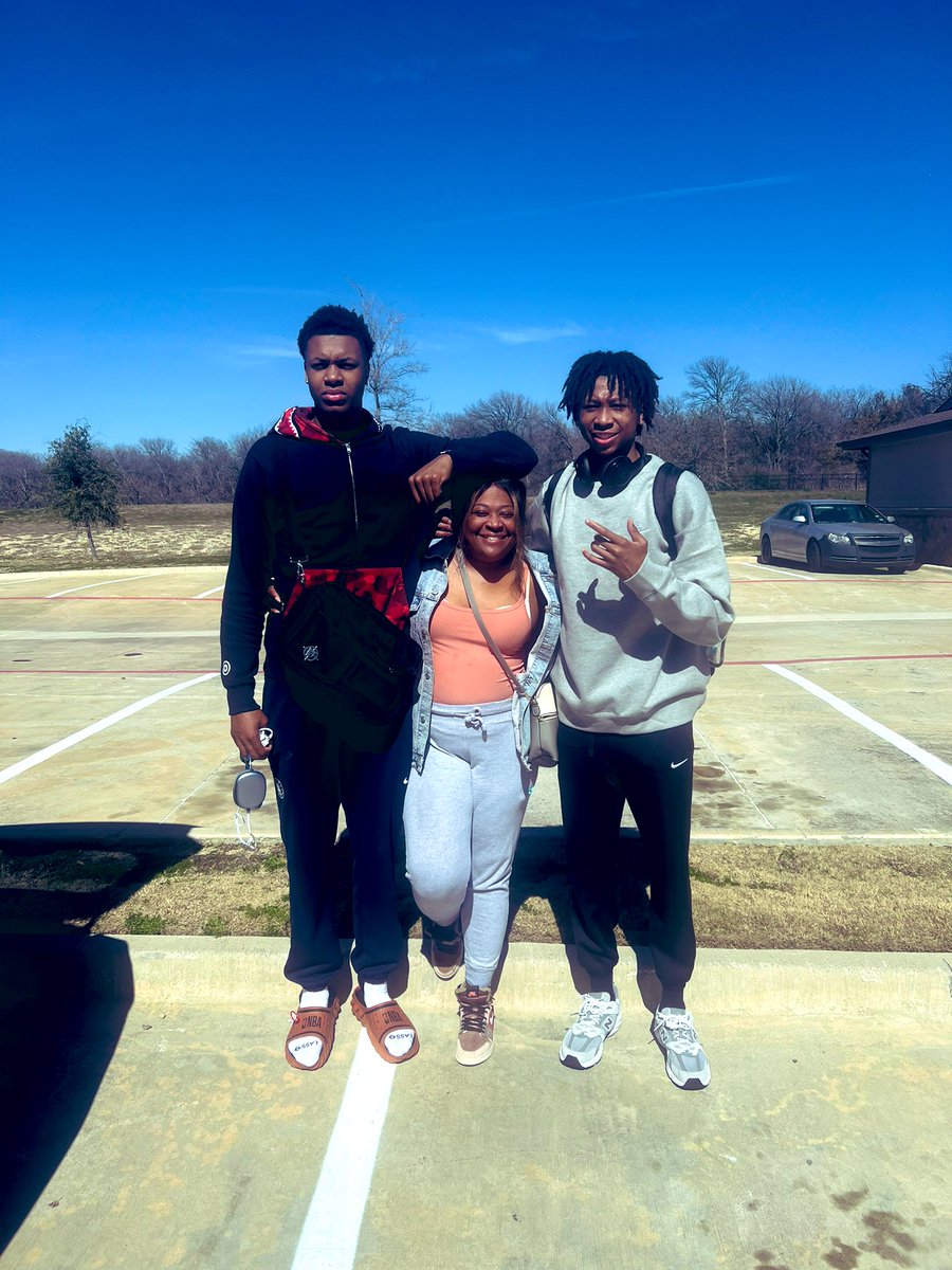 Tyandcamsmom's tweet photo. Big brother Came in town after his big weekend  #Risingstar and #upnext games to see lil bro rock out at first playoff game. Big blessing that this was lined up this way 🙏🏽#smithboyz #mytwosons @tksmith1104 @c4smith_ https://t.co/pXuv4ZIgOD