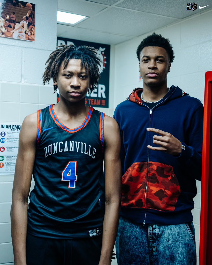 Tyandcamsmom's tweet photo. Big brother Came in town after his big weekend  #Risingstar and #upnext games to see lil bro rock out at first playoff game. Big blessing that this was lined up this way 🙏🏽#smithboyz #mytwosons @tksmith1104 @c4smith_ https://t.co/pXuv4ZIgOD