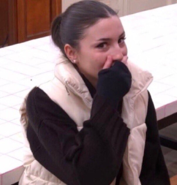 Fushinso_'s tweet photo. La prod qui a déplacé le collier parce qu’il peuvent pas se voir Alicia non plus #KohLanta https://t.co/p4kYp9hIXc