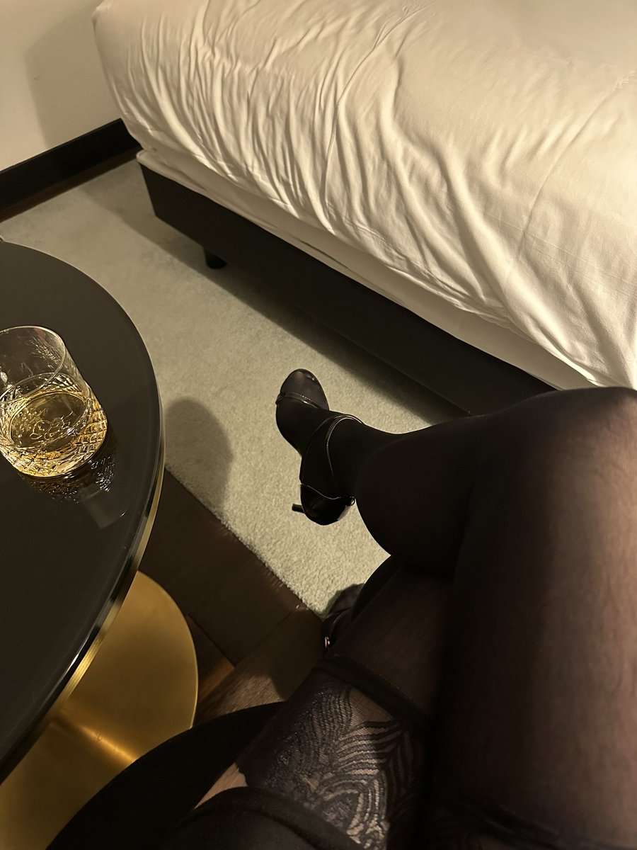 Alix0214's tweet photo. Bonne soirée #sissy #crossdresser #highheels #trainingsissy #cuckold #hotwife https://t.co/VkwJ02ljLF