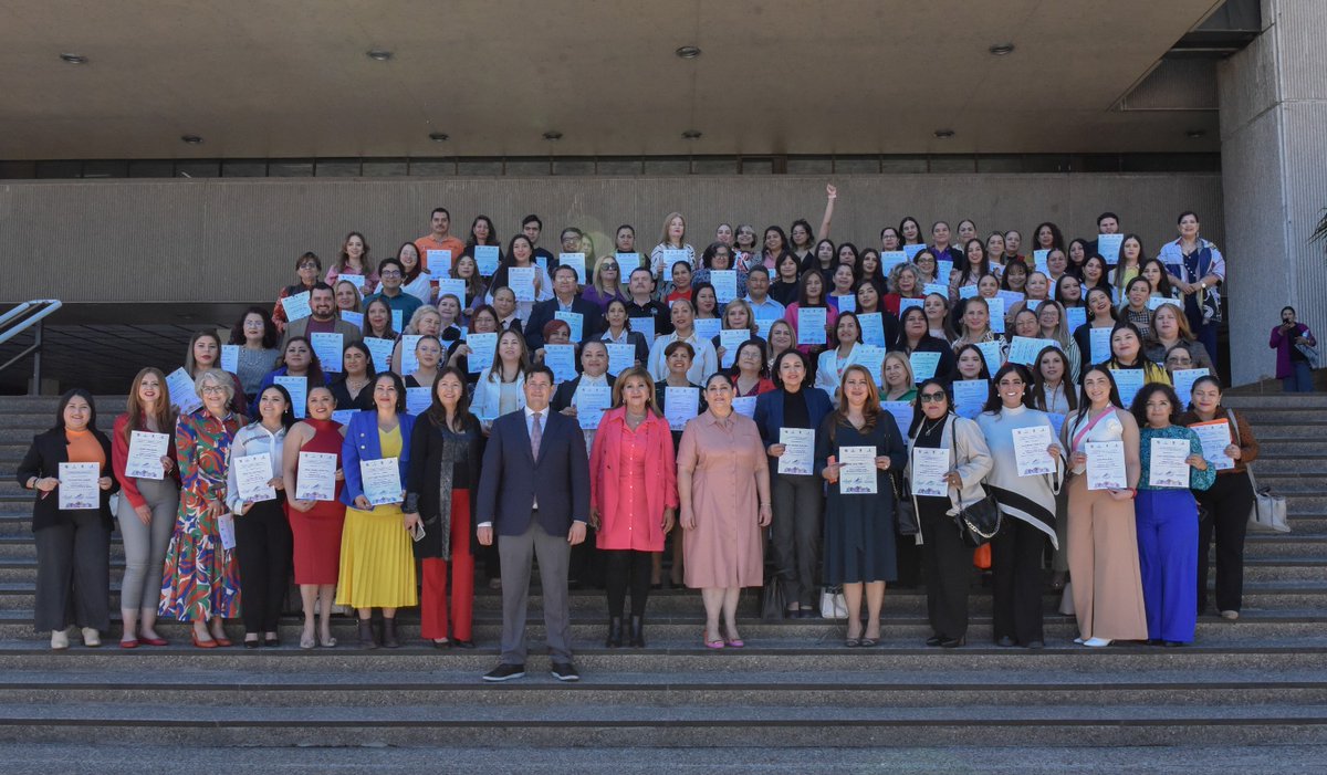 CEDHSinaloa's tweet photo. Concluyó el Diplomado #ViolenciaPolíticaVsLasMujeres en razón de género, organizado por el @IBDSenado, @SEMUJERES_ y el Instituto por los DDHH y la Igualdad  Sustantiva S.C., en el que participó la Sria. Ejec. de la #CEDHSinaloa, Juliana Araujo Coronel. https://t.co/wfyKM14VjS