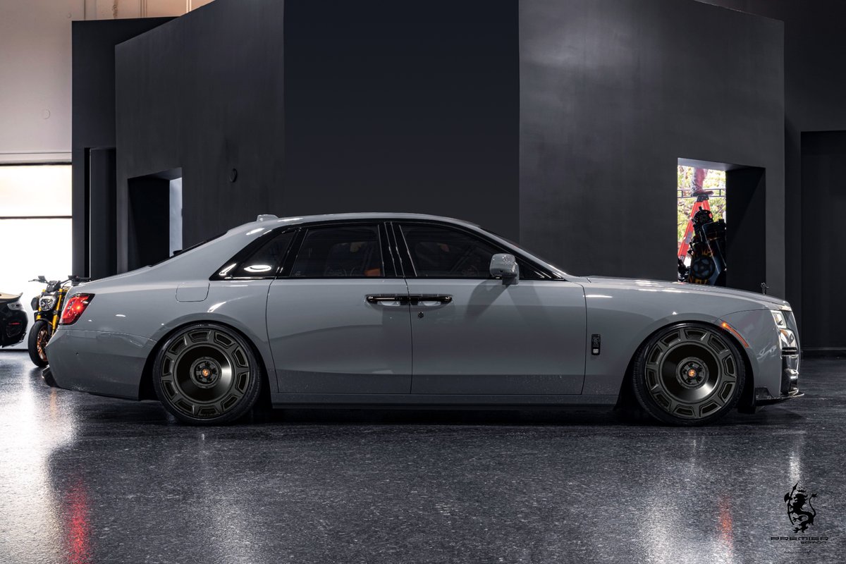 premieredition's tweet photo. Vehicle: Rolls Royce Ghost | 2022
Wheel: CSE-F -1pc
Finish: Matt Black | Gloss Black + Red Lion Icon Centre Cap
Size: Front 9.5x24 | Rear 10x24
#premieredition #rollsroyce #rollsroyceghost #tuning #wheels #tuning #luxurycars #supercars #forgedwheels #exoticcars #cars #rrghost https://t.co/zRgiCai6UH
