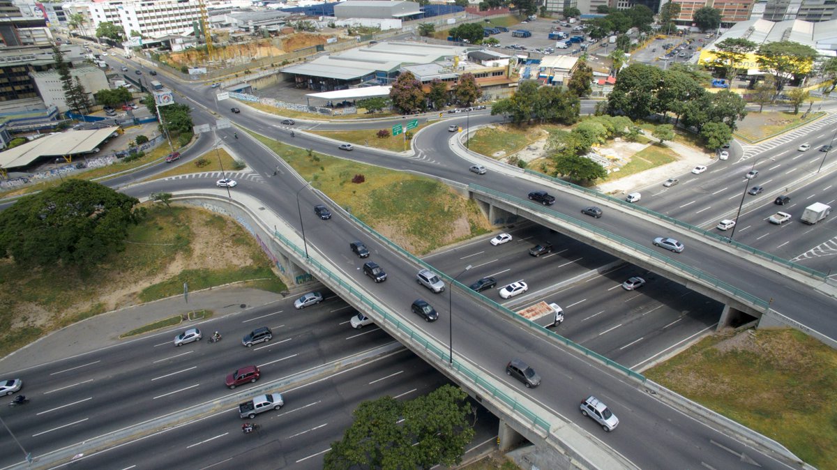 VzlaMobility's tweet image. Al invertir en #VMV, te unes no solo al primer #fondodeinversión enfocado en la movilidad en Venezuela, sino que también te conviertes en parte integral de la transformación y el avance de la movilidad en el país 🇻🇪.

#emprendimientoenVenezuela #inversionenvenezuela