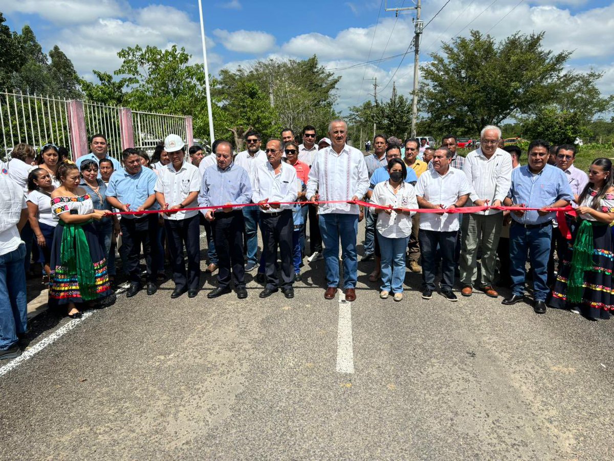 cmmerino's tweet photo. ✓ Construcción con concreto asfáltico de la carretera principal de la Ra. Cacahuatalillo, en la que se invirtieron 3 millones 200 mil 029 pesos. https://t.co/1lS324hiKV