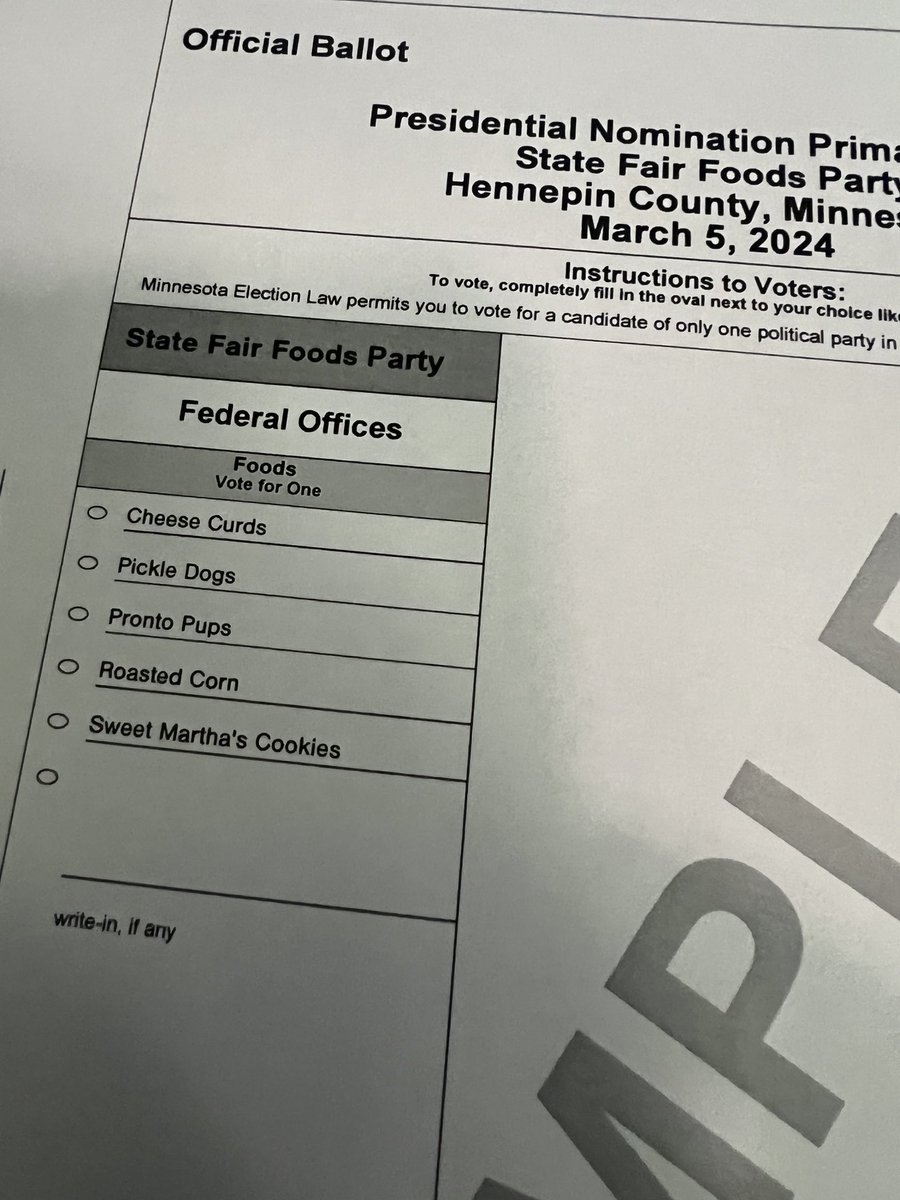 Kudos to student leaders at @normandale_cc for putting on a packed (!) voter engagement lunch - complete with a test ballot on favorite State Fair Foods. 🗳️