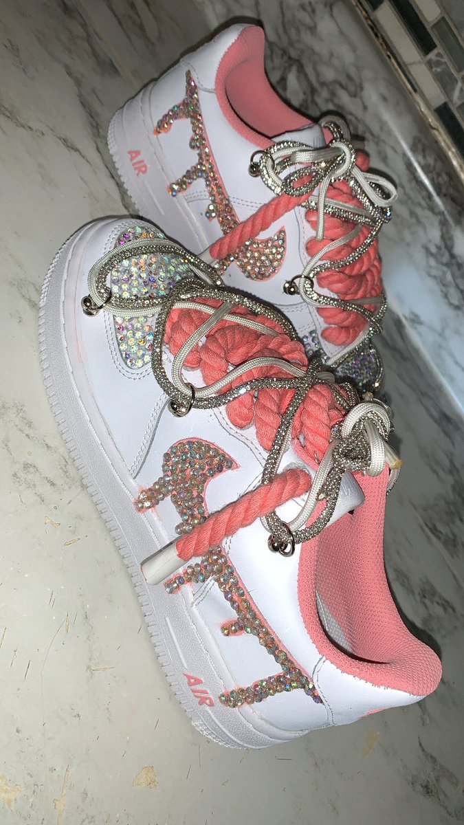 TataMadeCustoms's tweet photo. Dripping pink diamonds 💎🔥 
#af1 #customs #tatamadecustomz #diamonds #smallbusinessowner #BlackOwnedBusiness https://t.co/UmXYYFuFPY